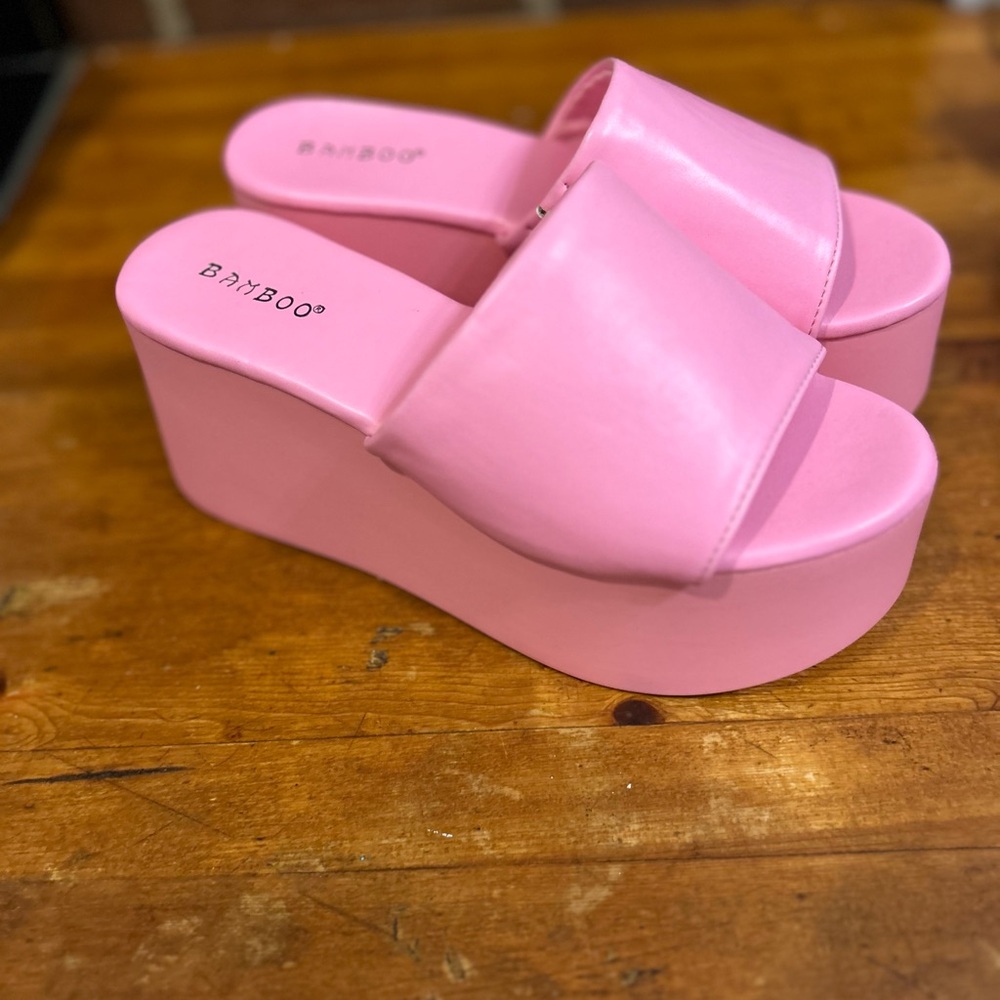 BAMBOO Vibrant Pink Platform Slides